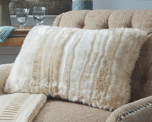 Load image into Gallery viewer, Amoret Pillow Set of 4
