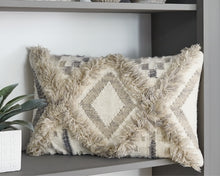 Load image into Gallery viewer, Liviah Pillow Set of 4
