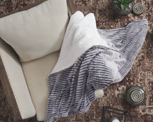 Load image into Gallery viewer, Metea Throw Set of 3
