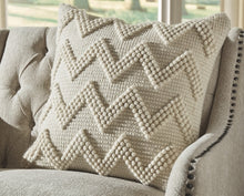 Load image into Gallery viewer, Amie Pillow Set of 4
