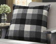 Load image into Gallery viewer, Carrigan Pillow Set of 4
