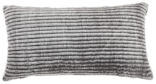Load image into Gallery viewer, Metea Pillow Set of 4
