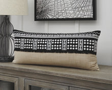 Load image into Gallery viewer, Mateja Pillow Set of 4
