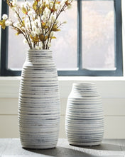 Load image into Gallery viewer, Donaver Vase Set of 2
