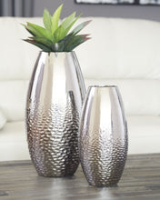 Load image into Gallery viewer, Dinesh Vase Set of 2

