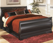 Load image into Gallery viewer, Huey Vineyard Signature Design Bed 7-Piece Bedroom Package
