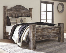 Load image into Gallery viewer, Lynnton Queen Poster Bed
