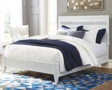 Load image into Gallery viewer, Jallory Queen Panel Bed

