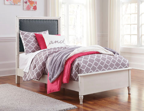 Faelene Twin Rails