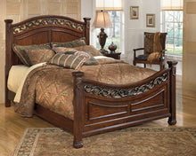 Load image into Gallery viewer, Leahlyn California King Panel Rails
