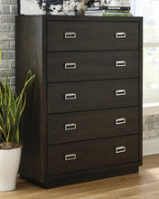 Load image into Gallery viewer, Hyndell Chest of Drawers
