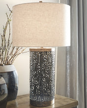 Load image into Gallery viewer, Dayo Table Lamp
