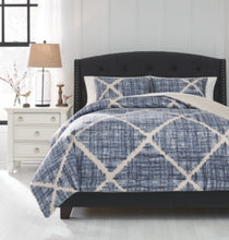 Load image into Gallery viewer, Sladen 3-Piece King Comforter Set

