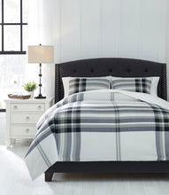 Load image into Gallery viewer, Stayner 3-Piece King Comforter Set
