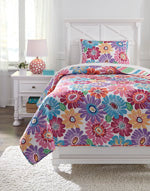 Load image into Gallery viewer, Alexei 2-Piece Twin Quilt Set
