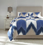 Load image into Gallery viewer, Mayda 3-Piece King Comforter Set
