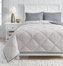 Load image into Gallery viewer, Rhey 3-Piece Full Comforter Set
