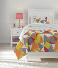 Load image into Gallery viewer, Maxie 2-Piece Twin Comforter Set
