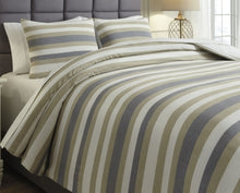 Load image into Gallery viewer, Isaiah 3-Piece Queen Comforter Set

