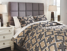 Load image into Gallery viewer, Scylla 3-Piece Queen Comforter Set
