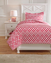 Load image into Gallery viewer, Loomis 2-Piece Twin Comforter Set
