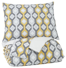 Load image into Gallery viewer, Mato 3-Piece King Comforter Set

