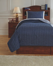 Load image into Gallery viewer, Capella 2-Piece Twin Quilt Set
