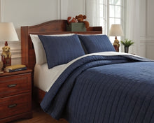 Load image into Gallery viewer, Capella 3-Piece Full Quilt Set
