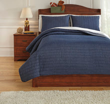 Load image into Gallery viewer, Capella 3-Piece Full Quilt Set
