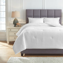 Load image into Gallery viewer, Maurilio 3-Piece King Comforter Set
