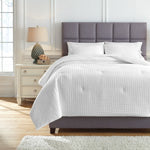 Load image into Gallery viewer, Maurilio 3-Piece Queen Comforter Set
