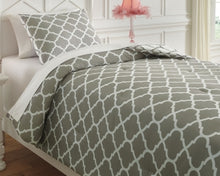 Load image into Gallery viewer, Media 2-Piece Twin Comforter Set
