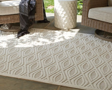 Load image into Gallery viewer, Kylea 53 x 7 Rug
